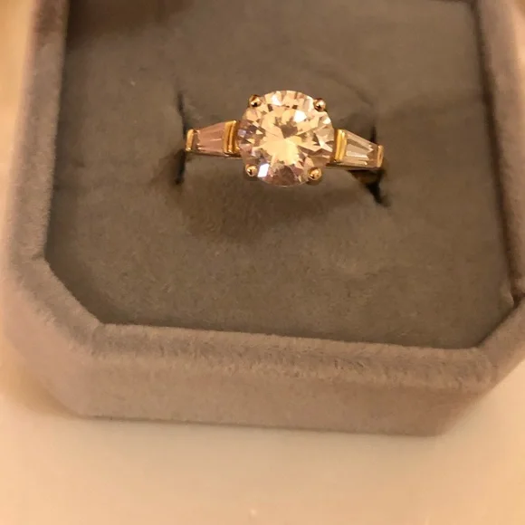 925 Engagement/Anniversary Ring - Picture 2 of 8